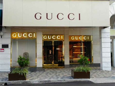 is it cheaper to buy gucci in the bahamas|please explain the deal w/ shopping in bahamas .